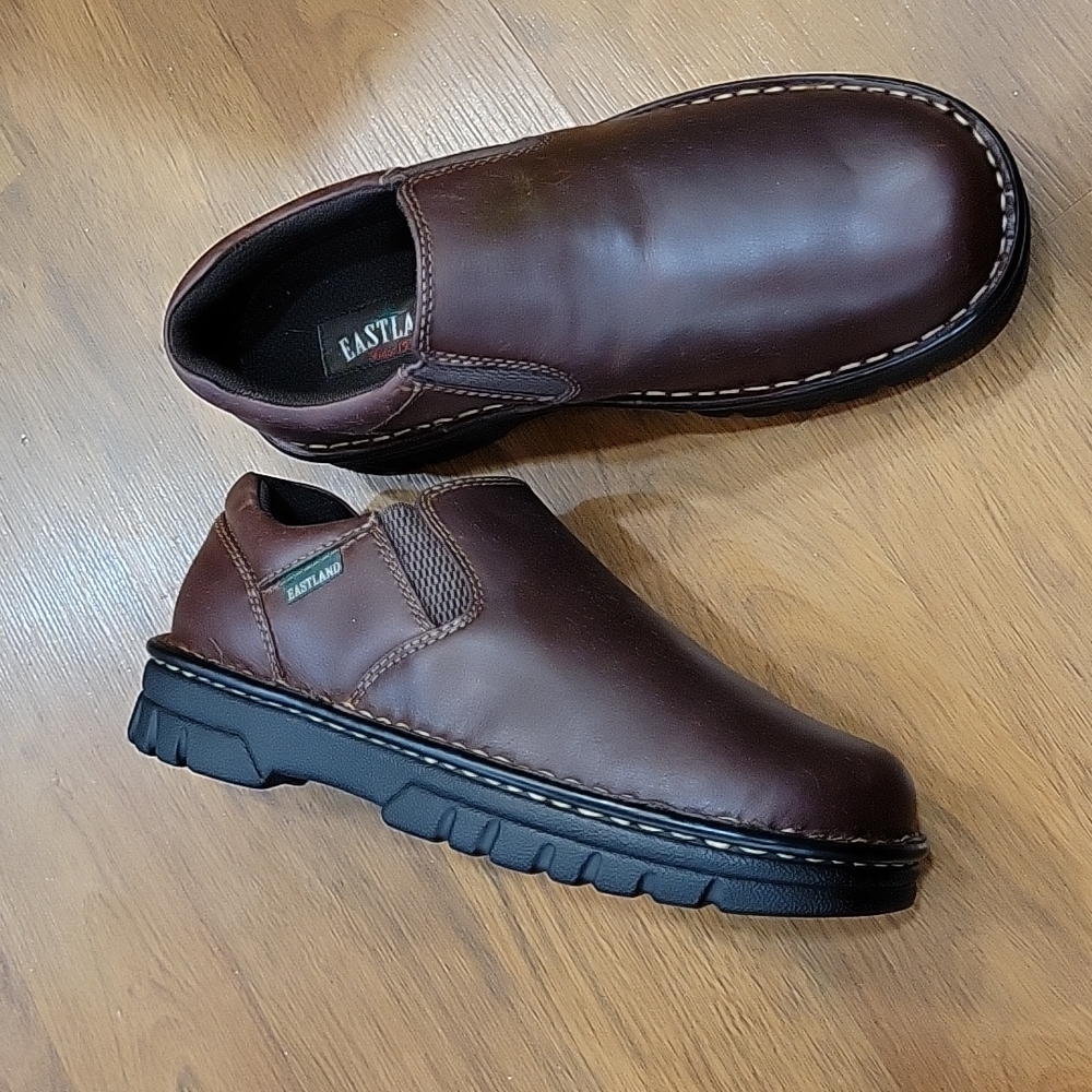 Eastland Newport brown 100% leather slip on shoes padded collar 8 D NEW …